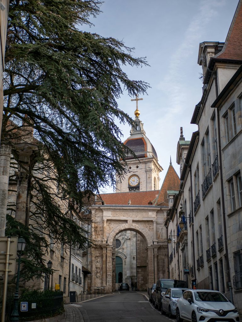 Courtier frontalier suisse Doubs et Jura : votre expert local courtier frontalier suisse doubs et jura